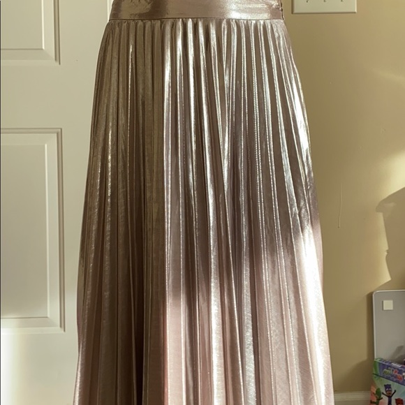COPY - 1. State metallic pleated skirt flash silver. - Picture 8 of 11